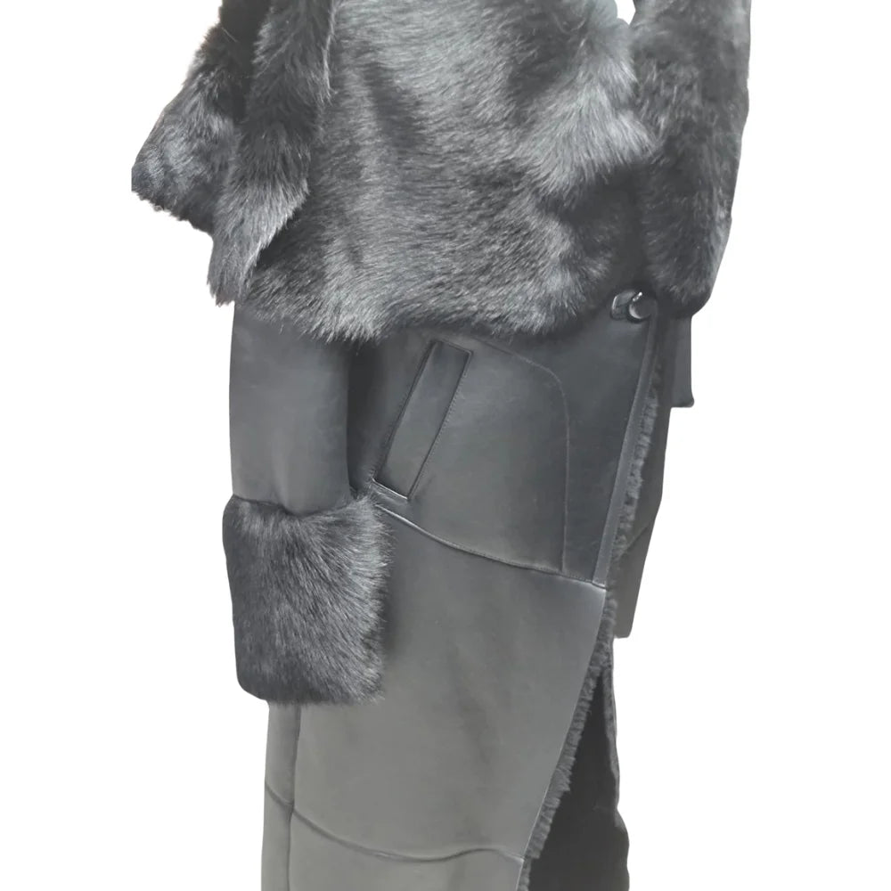 Close-up of the Toscana shearling collar and detailed stitching on Aria’s oversized shearling sheepskin coat