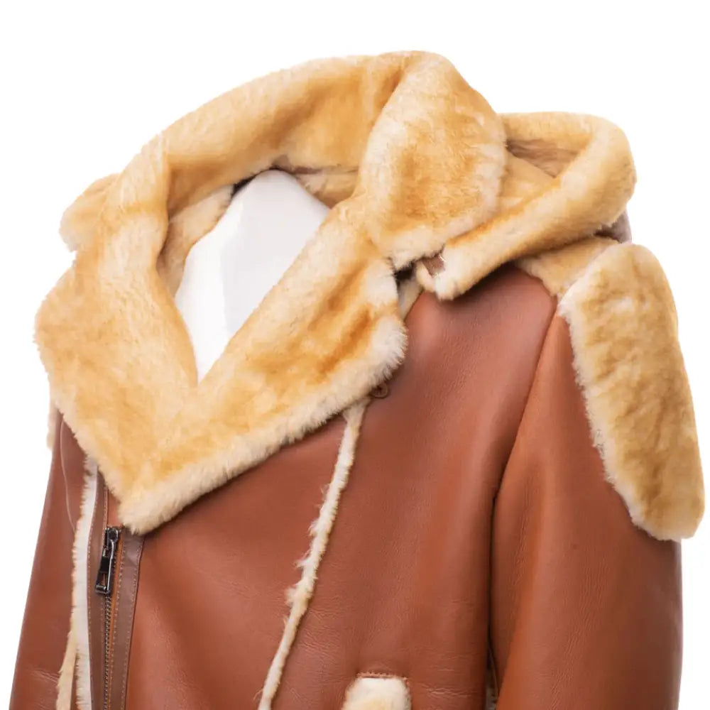 Close-up of Alek's Biker Shearling Jacket's oversized fur collar for added warmth and a stylish rugged look.