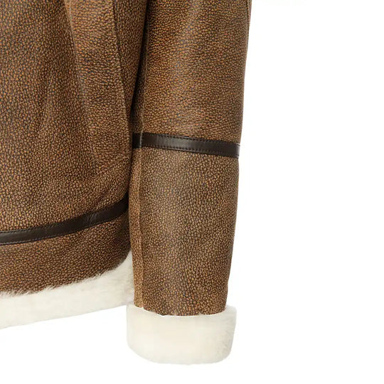 Close-up of the shearling turnback cuffs on the Jacoba B3 bomber jacket, designed to offer a cozy and stylish finish to the sleeves.